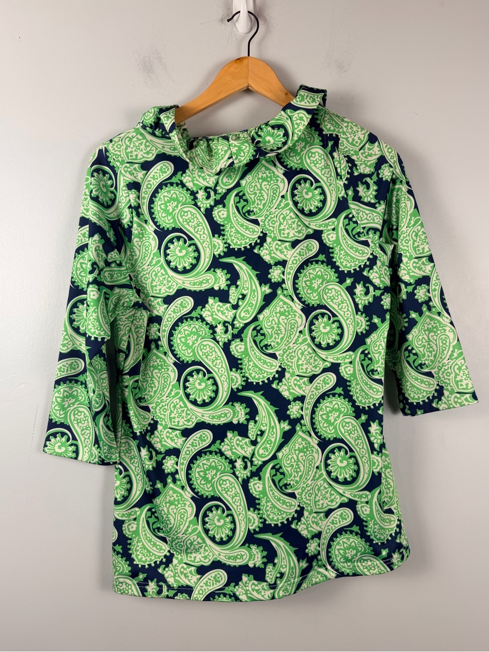 Gretchen Scott Green paisley ruffle neck blouse 3/4 length sleeves size medium - Picture 4 of 4